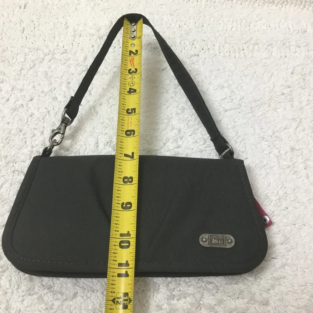 EUC REI Belltown Wristlet Clutch Wallet in Charcoal